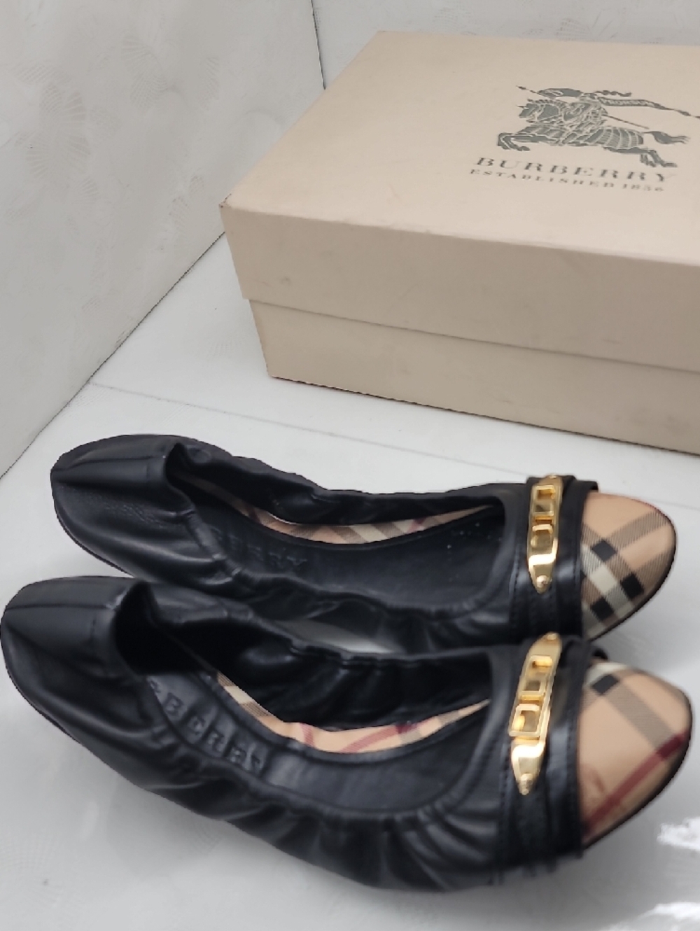 Burberry Black Leather Ballet Flats with Vintage Check Toe and Gold Accent - Picture 4 of 11